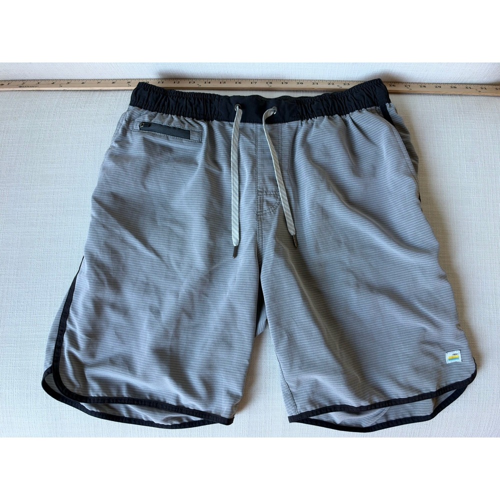 Vuori Banks Shorts Mens Large Gray Performance Gym Running Athletic 8"